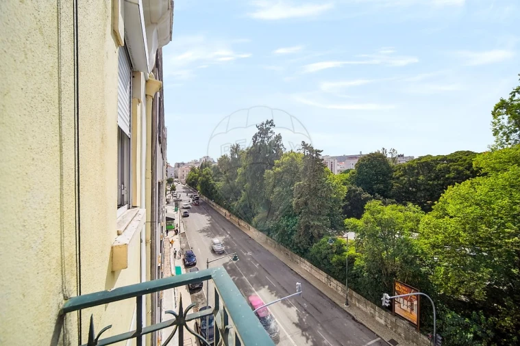 Apartamento T5 para Venda em Avenidas Novas Foto 3