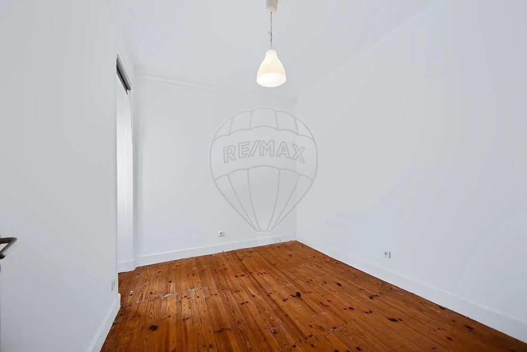 Apartamento T5 para Venda em Avenidas Novas Foto 7