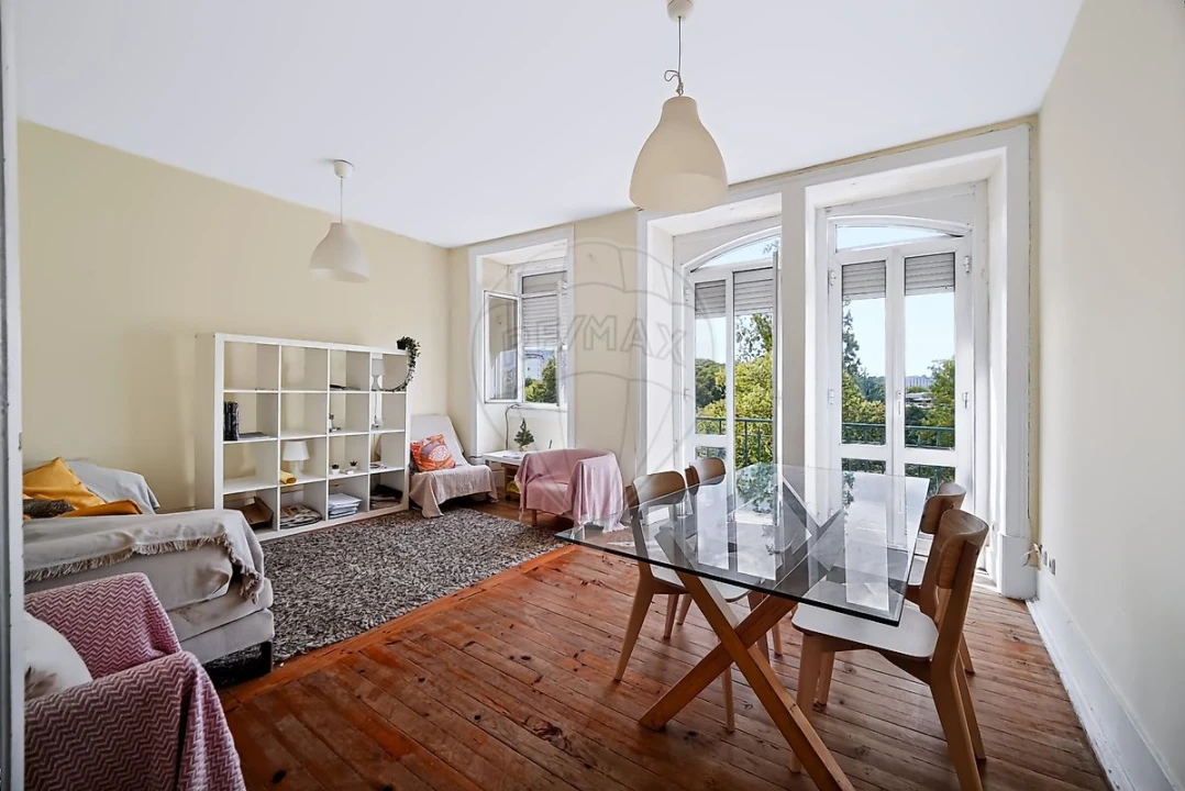 Apartamento T5 para Venda em Avenidas Novas Foto 2