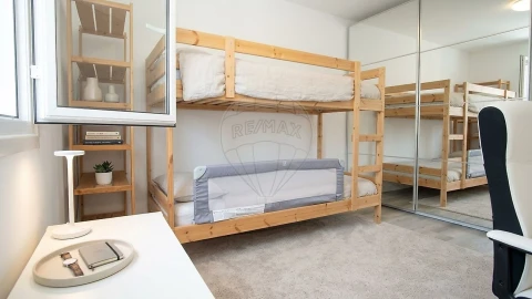 Apartamento T2 para Venda em Ramada e Caneças