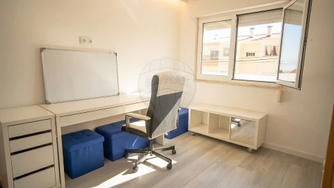 Apartamento T2 para Venda em Ramada e Caneças