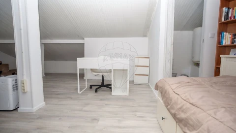 Apartamento T2 para Venda em Ramada e Caneças