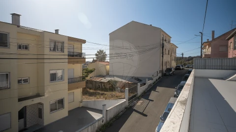 Apartamento T2 para Venda em Ramada e Caneças