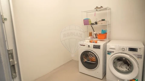 Apartamento T2 para Venda em Ramada e Caneças