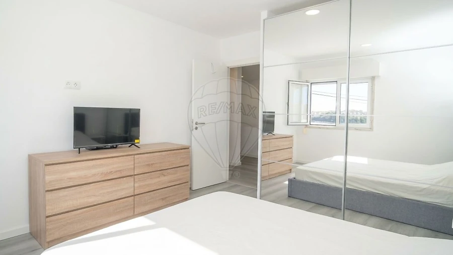 Apartamento T2 para Venda em Ramada e Caneças Foto 3