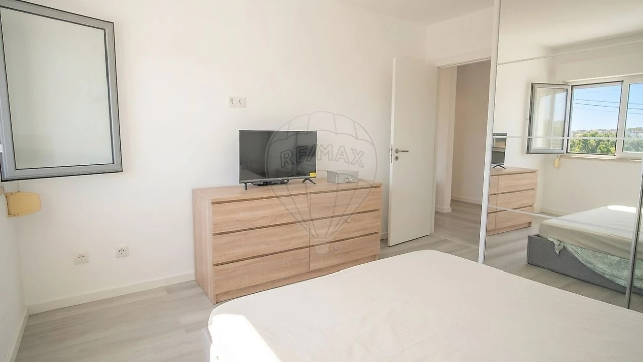 Apartamento T2 para Venda em Ramada e Caneças Foto 4