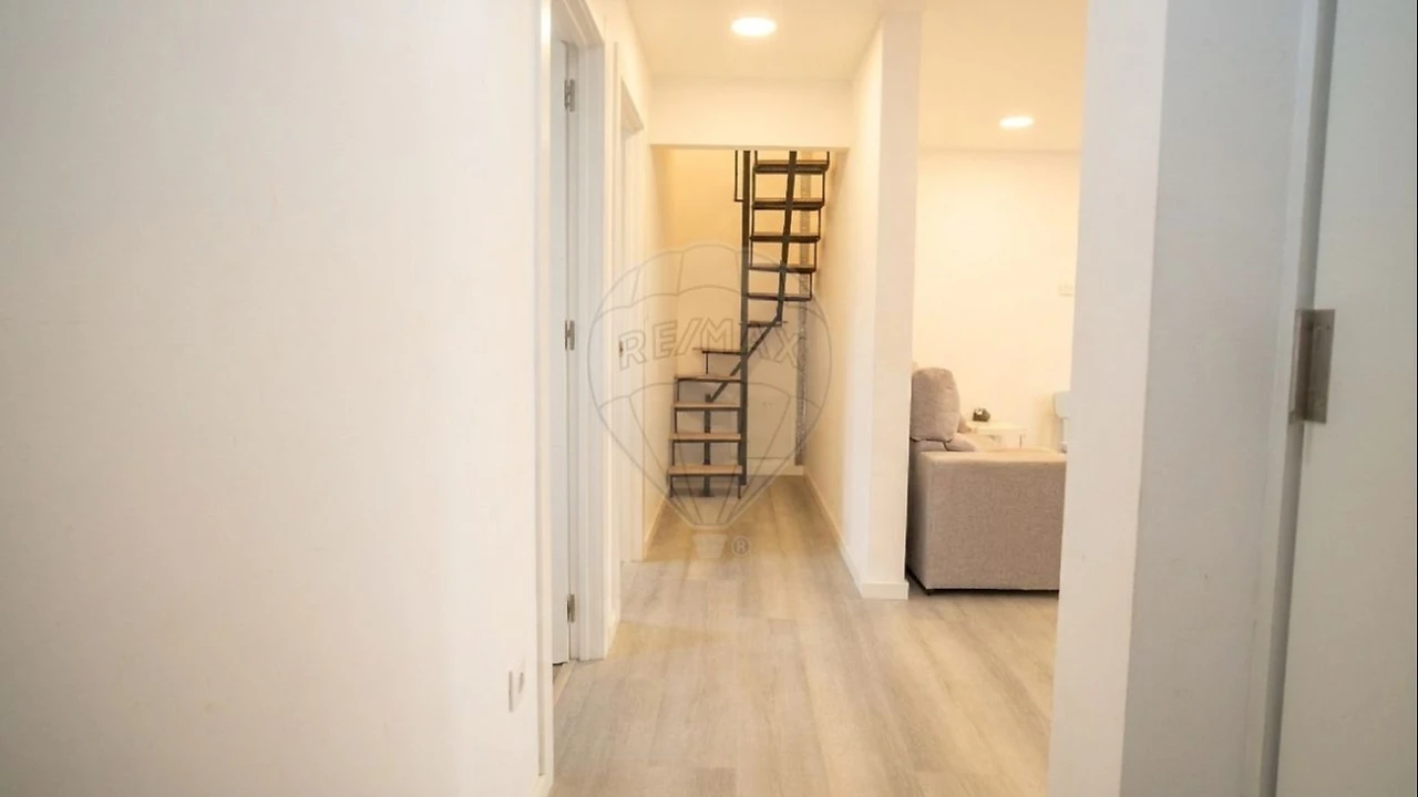 Apartamento T2 para Venda em Ramada e Caneças Foto 7