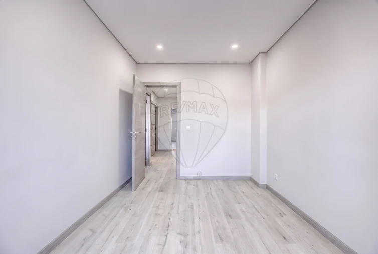 Apartamento T2 para Venda em Bonfim Foto 11