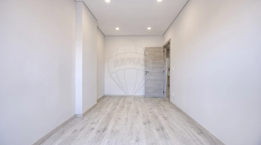 Apartamento T2 para Venda em Bonfim Foto 12