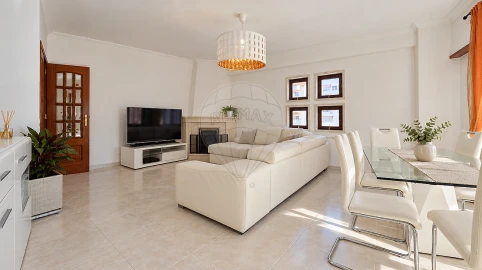 Apartamento T3 para Venda em Ramada e Caneças