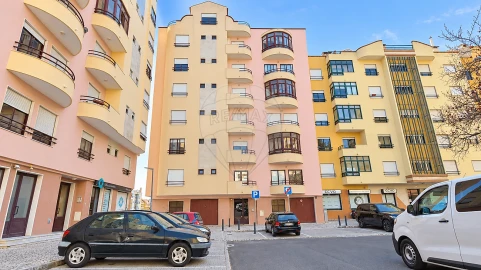 Apartamento T3 para Venda em Ramada e Caneças