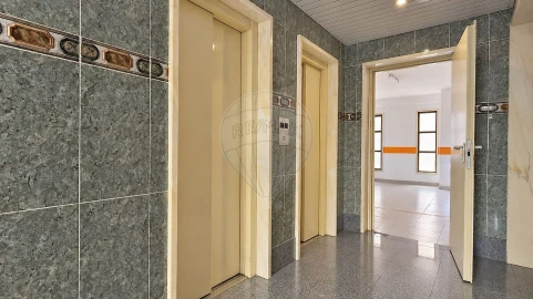 Apartamento T3 para Venda em Ramada e Caneças