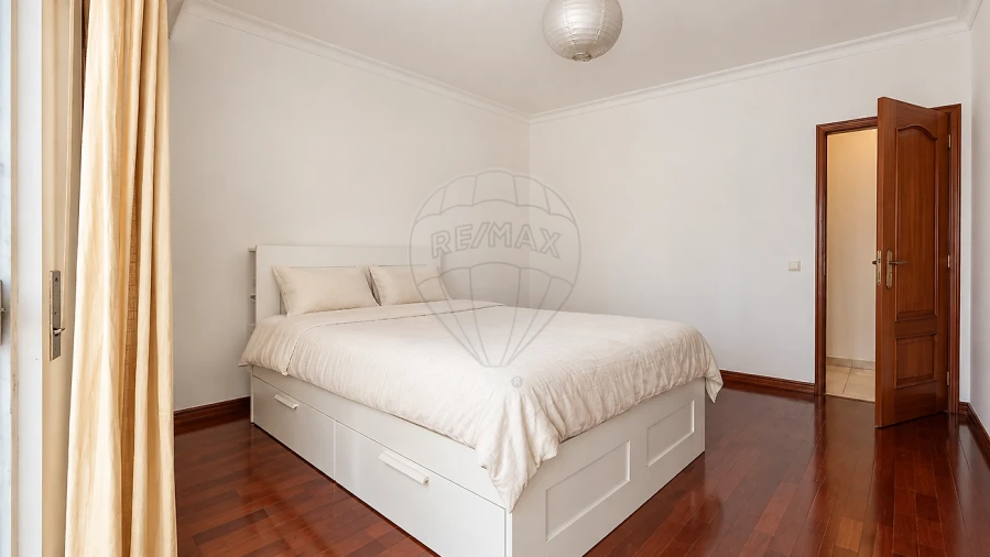 Apartamento T3 para Venda em Ramada e Caneças Foto 12