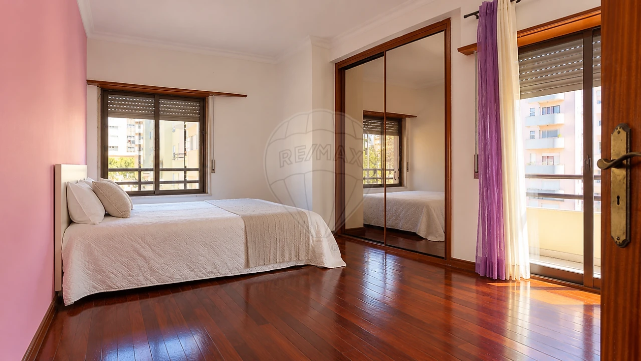 Apartamento T3 para Venda em Ramada e Caneças Foto 13