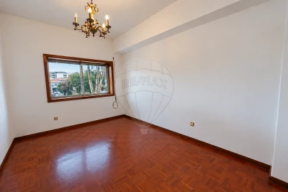 Moradia T4 para Venda em Pedrouços