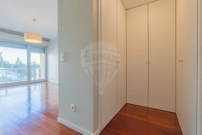 Apartamento T2 para Arrendamento em Nogueira e Silva Escura