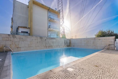Apartamento T2 para Arrendamento em Nogueira e Silva Escura