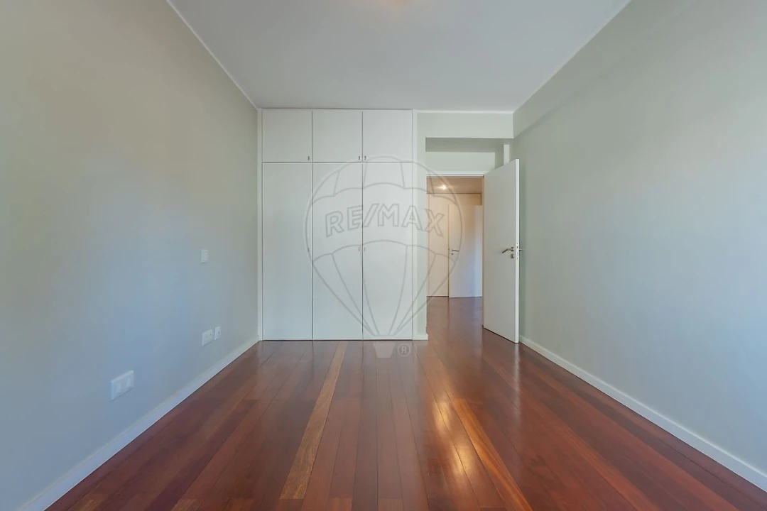 Apartamento T2 para Arrendamento em Nogueira e Silva Escura Foto 14