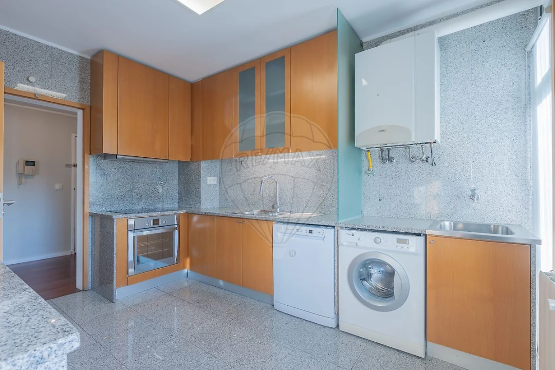 Apartamento T2 para Arrendamento em Nogueira e Silva Escura Foto 5