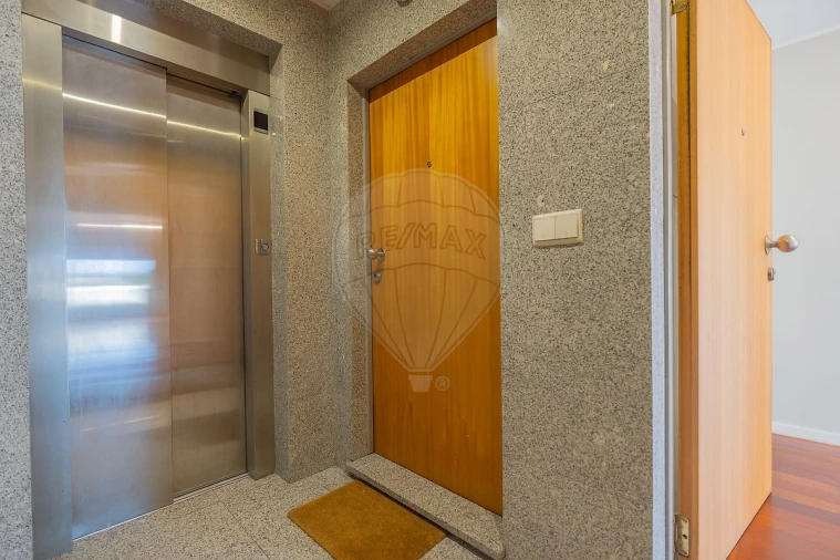 Apartamento T2 para Arrendamento em Nogueira e Silva Escura Foto 2