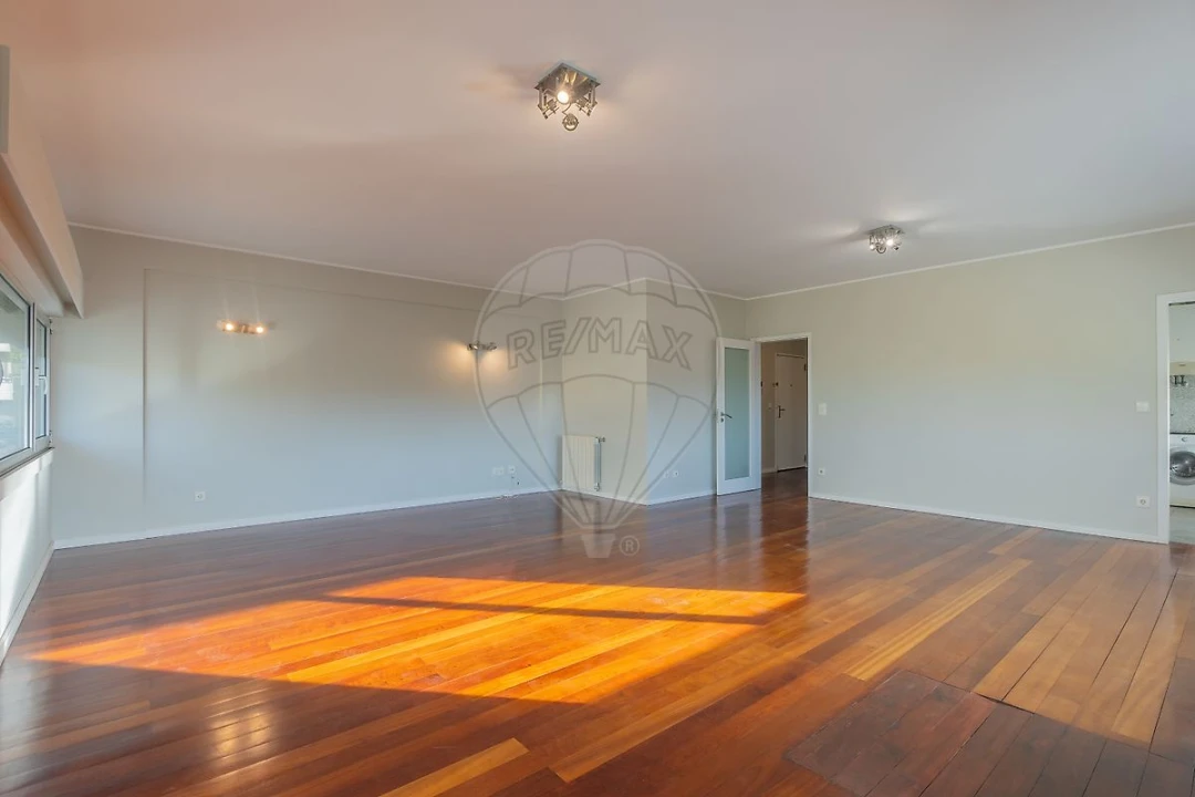 Apartamento T2 para Arrendamento em Nogueira e Silva Escura Foto 6