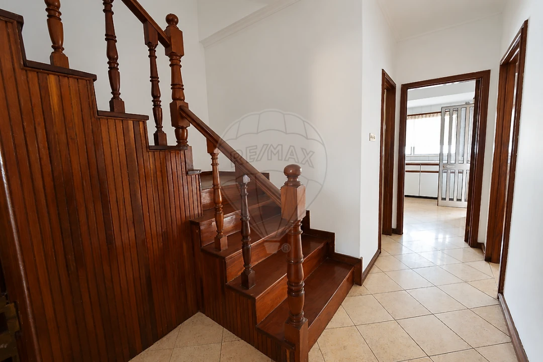 Moradia T5 para Venda em Pedrouços Foto 11
