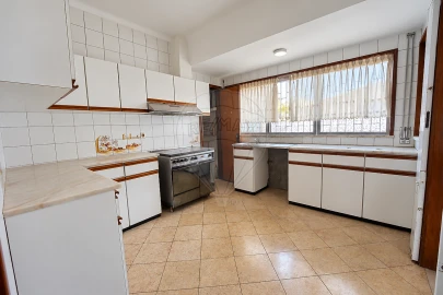 Moradia T5 para Venda em Pedrouços