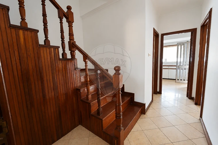 Moradia T5 para Venda em Pedrouços Foto 11