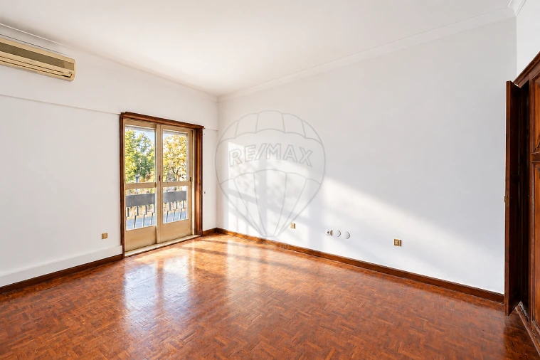 Moradia T5 para Venda em Pedrouços Foto 6