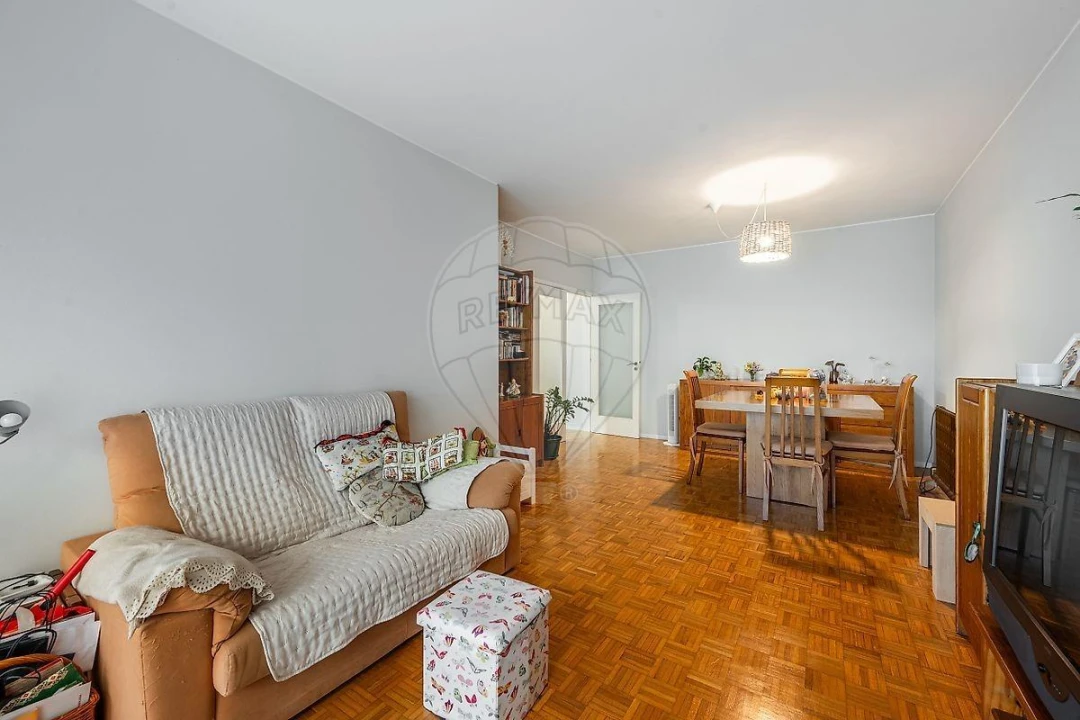 Apartamento T2 para Venda em Cidade da Maia Foto 5