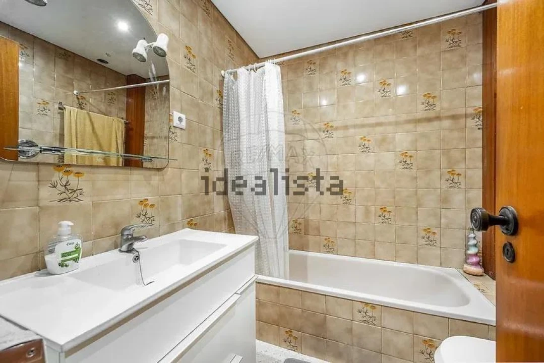 Apartamento T2 para Venda em Caldelas Foto 12