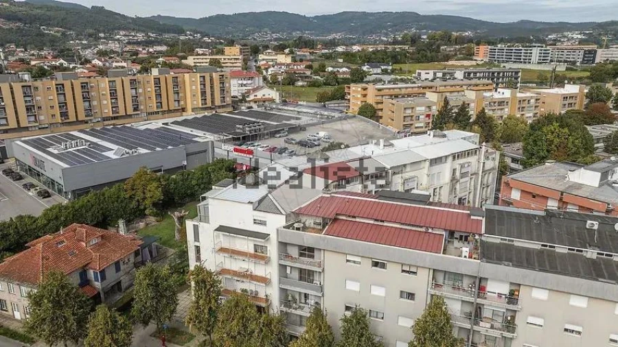Apartamento T2 para Venda em Caldelas Foto 24