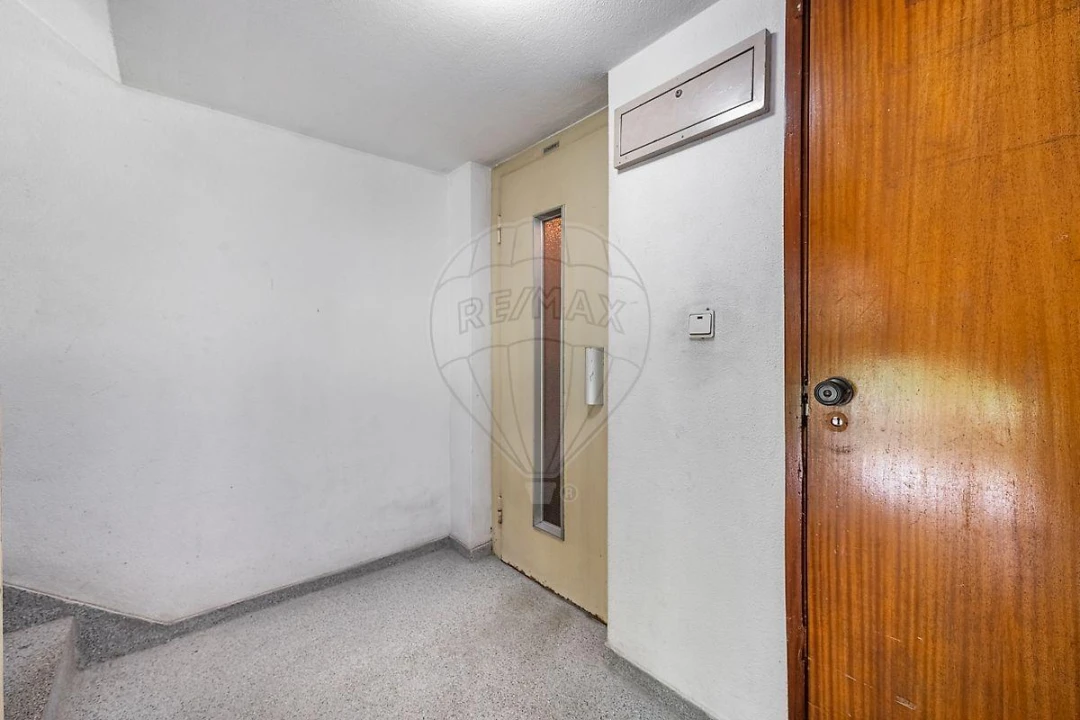 Apartamento T2 para Venda em Caldelas Foto 17