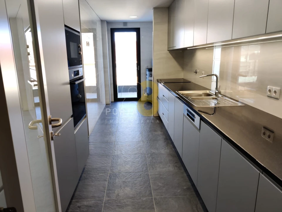 Apartamento T3 para Venda em Cedofeita, Santo Ildefonso, Sé, Miragaia, São Nicolau e Vitória Foto 1
