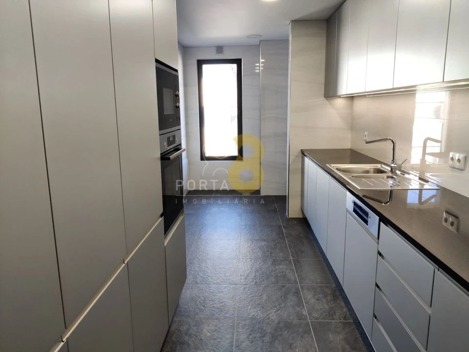 Apartamento T3 para Venda em Cedofeita, Santo Ildefonso, Sé, Miragaia, São Nicolau e Vitória Foto 4