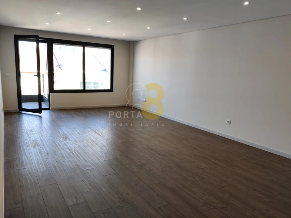 Apartamento T3 para Venda em Cedofeita, Santo Ildefonso, Sé, Miragaia, São Nicolau e Vitória Foto 3