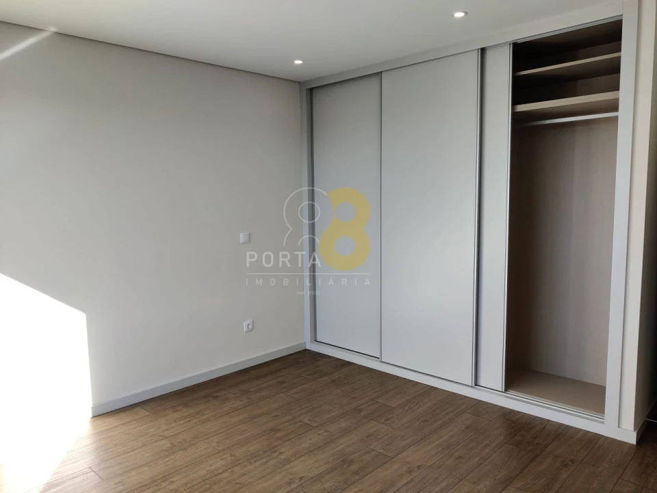 Apartamento T3 para Venda em Cedofeita, Santo Ildefonso, Sé, Miragaia, São Nicolau e Vitória Foto 2