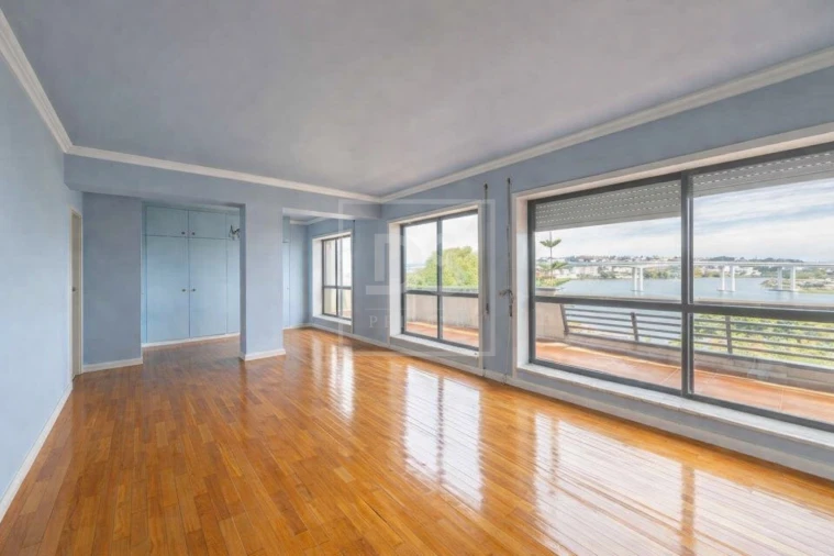 Apartamento T5 para Venda em Bonfim Foto 6