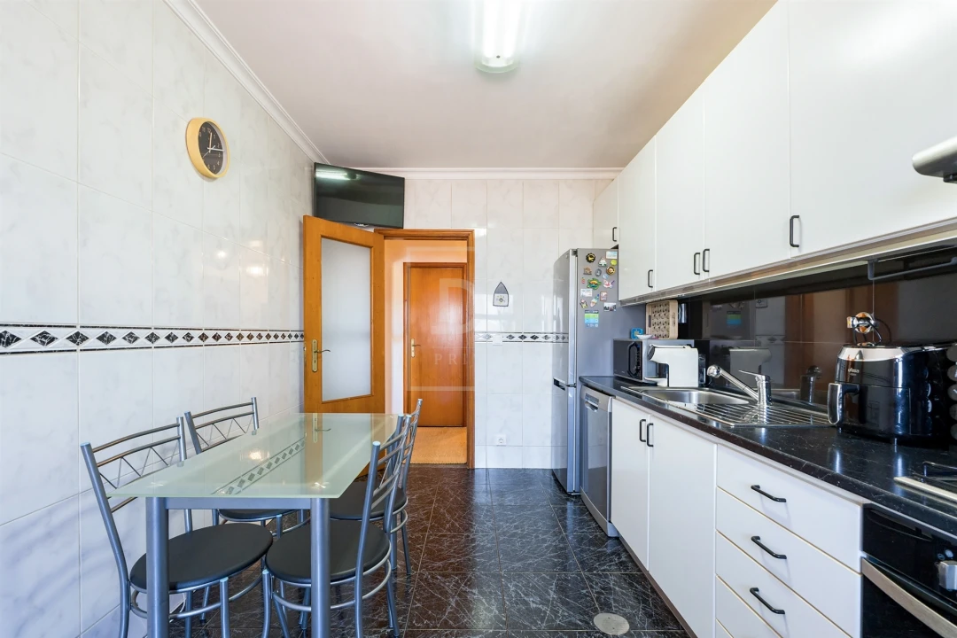 Apartamento T1 para Venda em Rio Tinto Foto 16