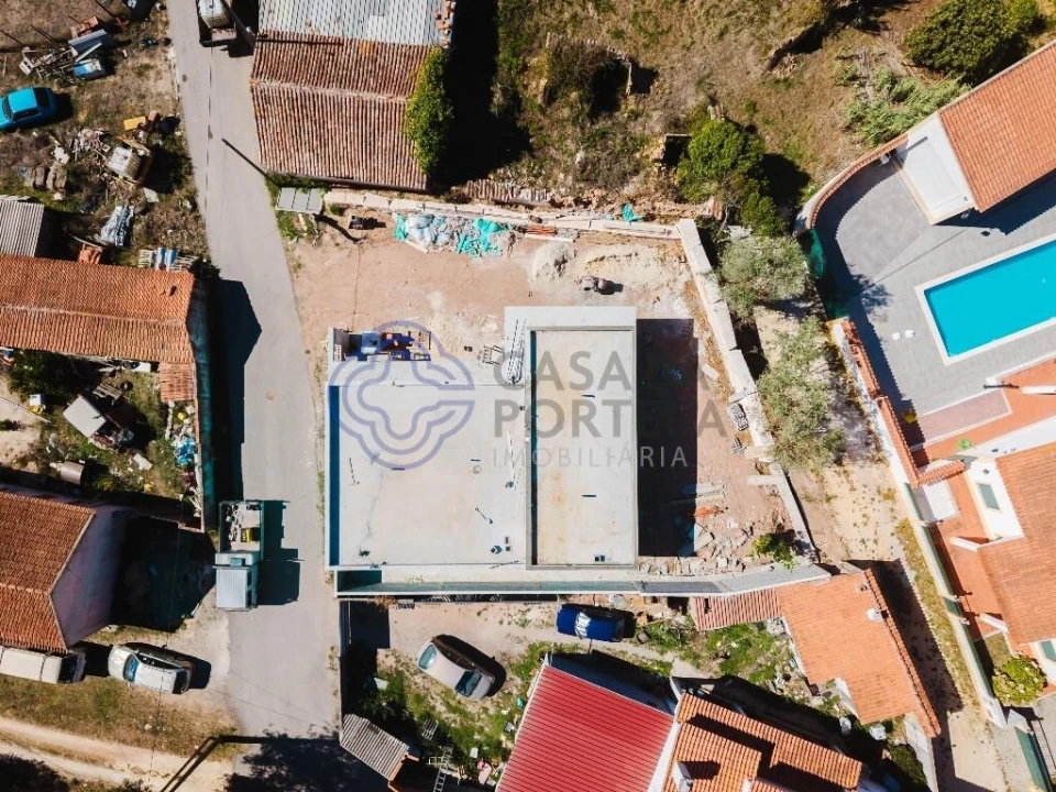 Moradia T3 para Venda em Salir de Matos Foto 4