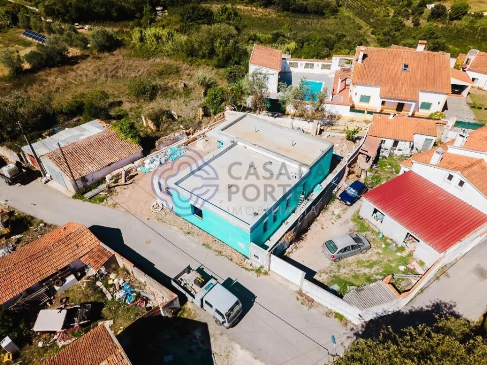 Moradia T3 para Venda em Salir de Matos Foto 3