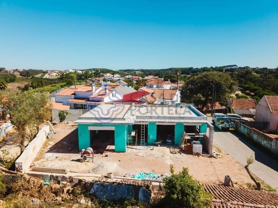 Moradia T3 para Venda em Salir de Matos Foto 1