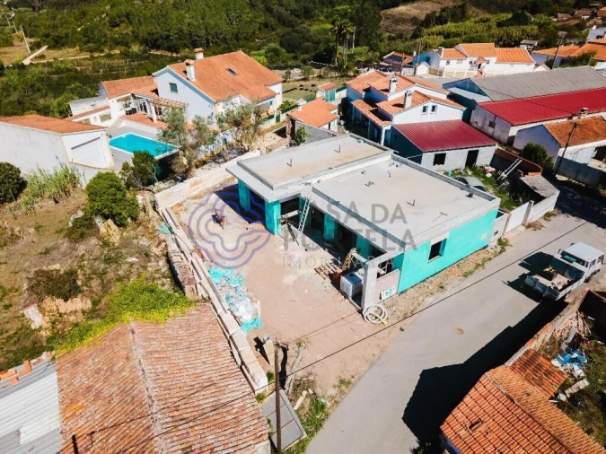 Moradia T3 para Venda em Salir de Matos Foto 2