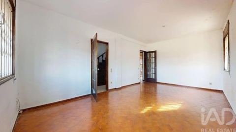 Moradia T5 para Venda em Pedrouços