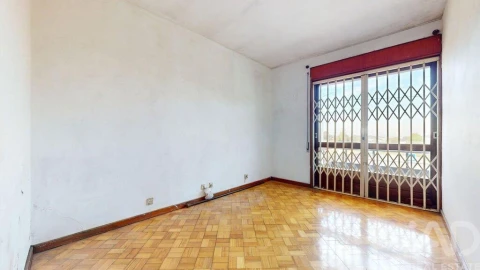 Moradia T5 para Venda em Pedrouços