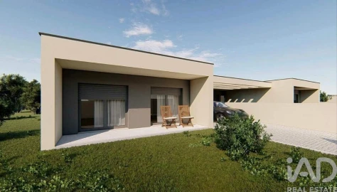 Moradia T3 para Venda em Mazarefes e Vila Fria
