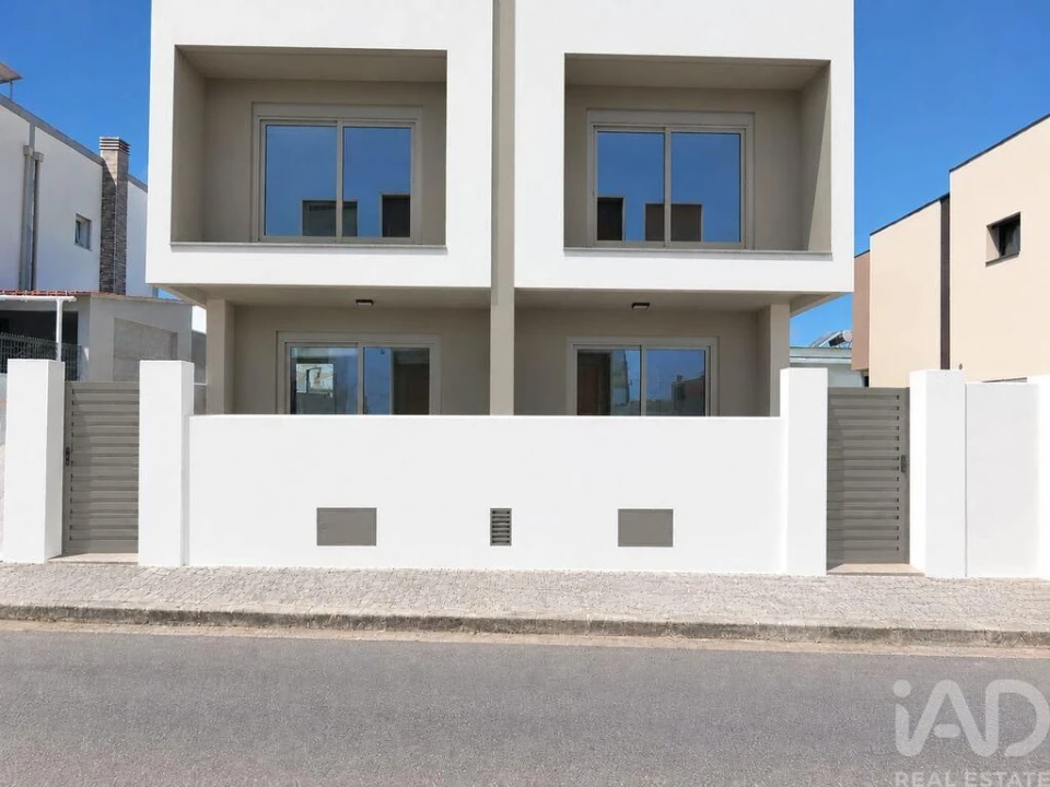 Moradia T3 para Venda em Fernao Ferro Foto 1