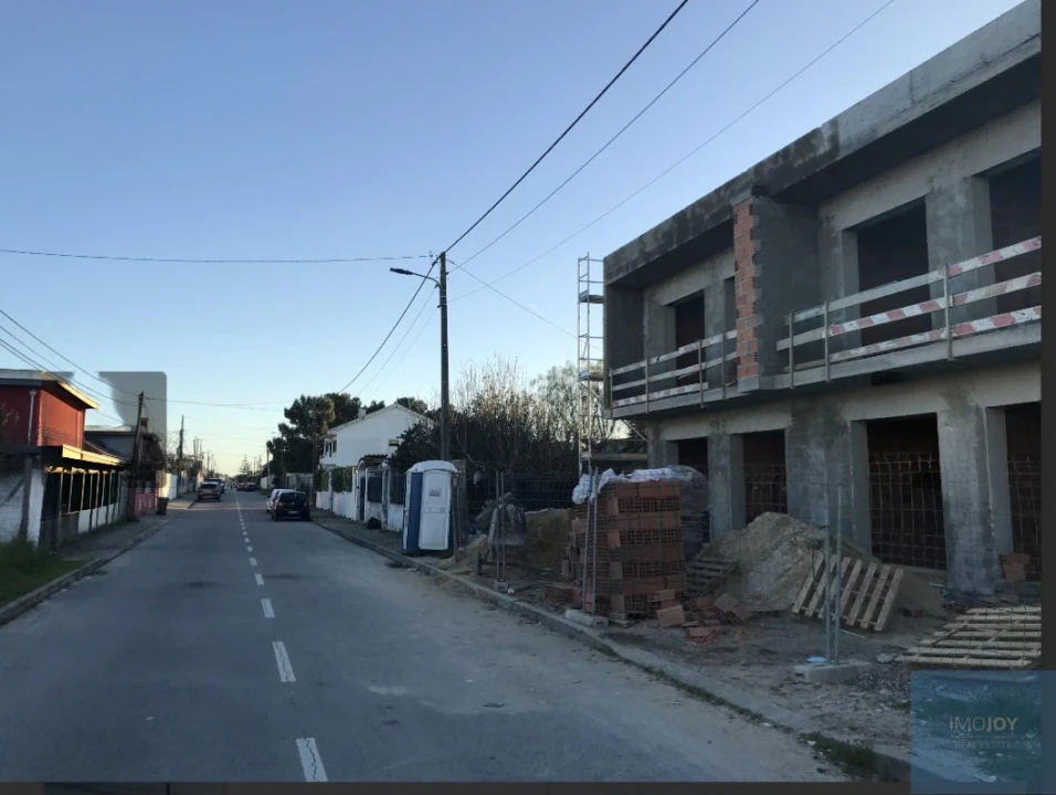 Moradia T4 para Venda em Fernao Ferro Foto 3