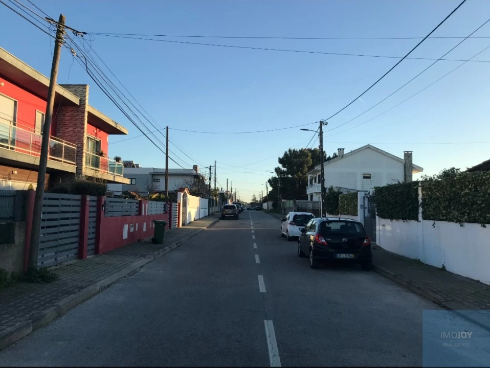 Moradia T4 para Venda em Fernao Ferro Foto 6