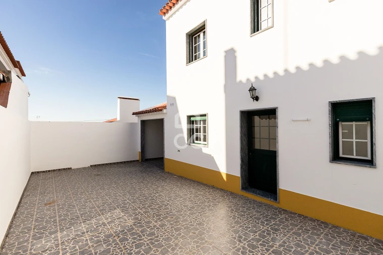 Moradia T3 para Venda em Viana do Alentejo Foto 3